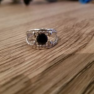 Verameat vampire bite ring w/ black sapphire